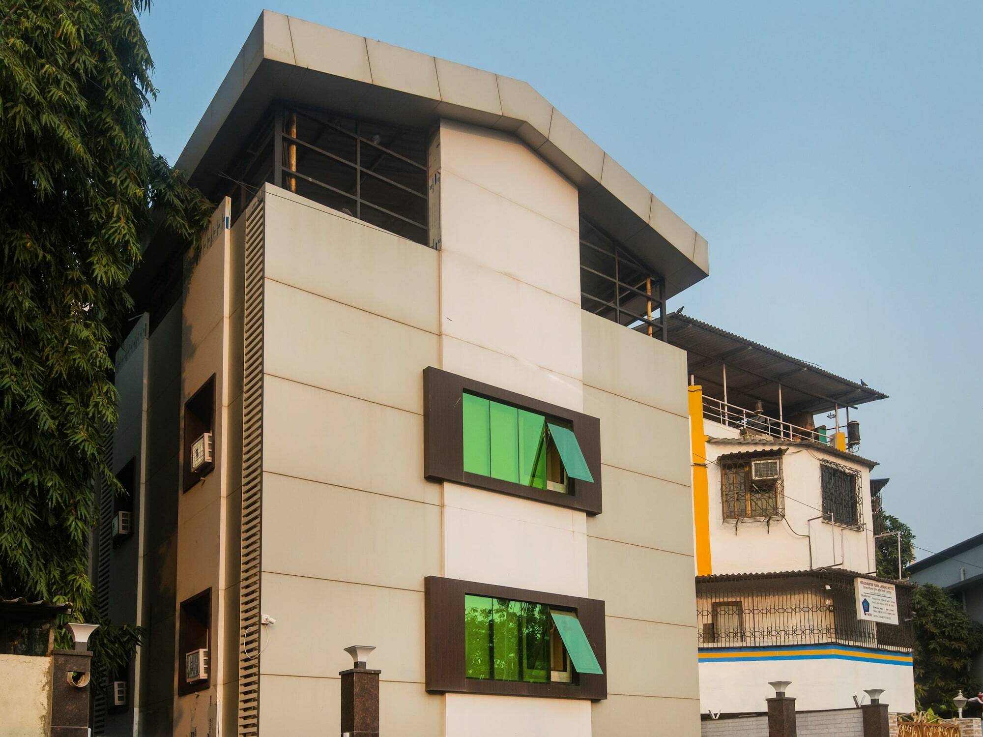 Fabhotel Starwood Residency - Behind Bmw Car Showroom Navi Mumbai Exterior foto